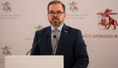 Ministras priėmė sprendimą nutraukti sutartį dėl prieštankinių minų įsigijimo - Respublika.lt