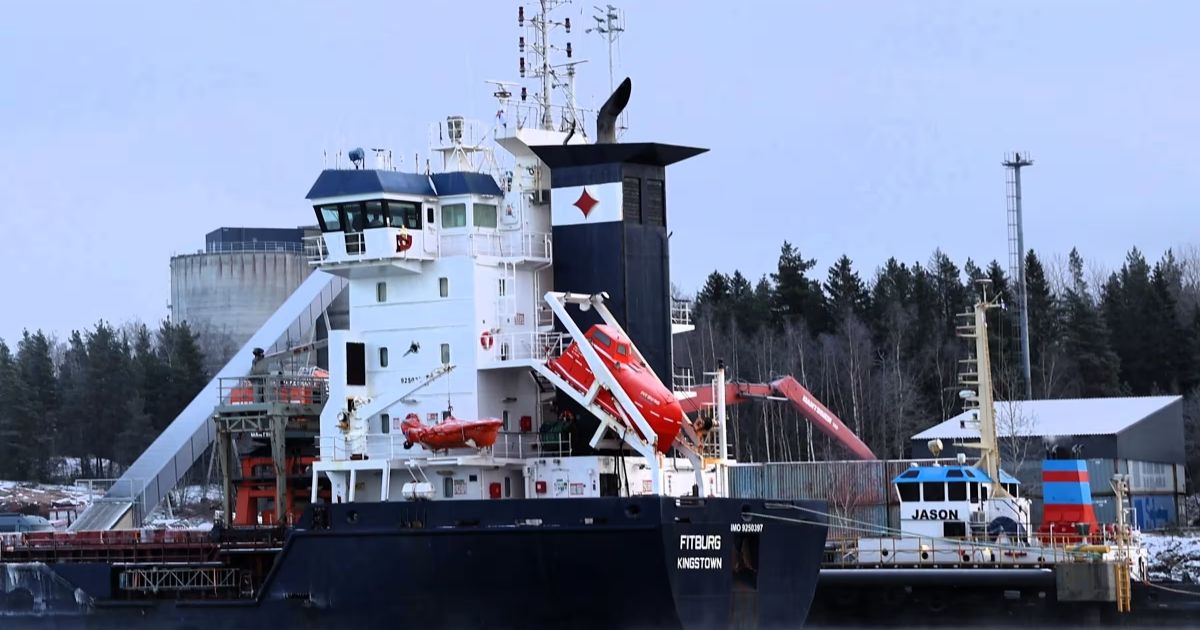 Suomija: įtariamas pažeidęs telekomunikacijų kabelį ir sulaikytas laivas gabeno sankcionuotą rusišką plieną - Respublika.lt