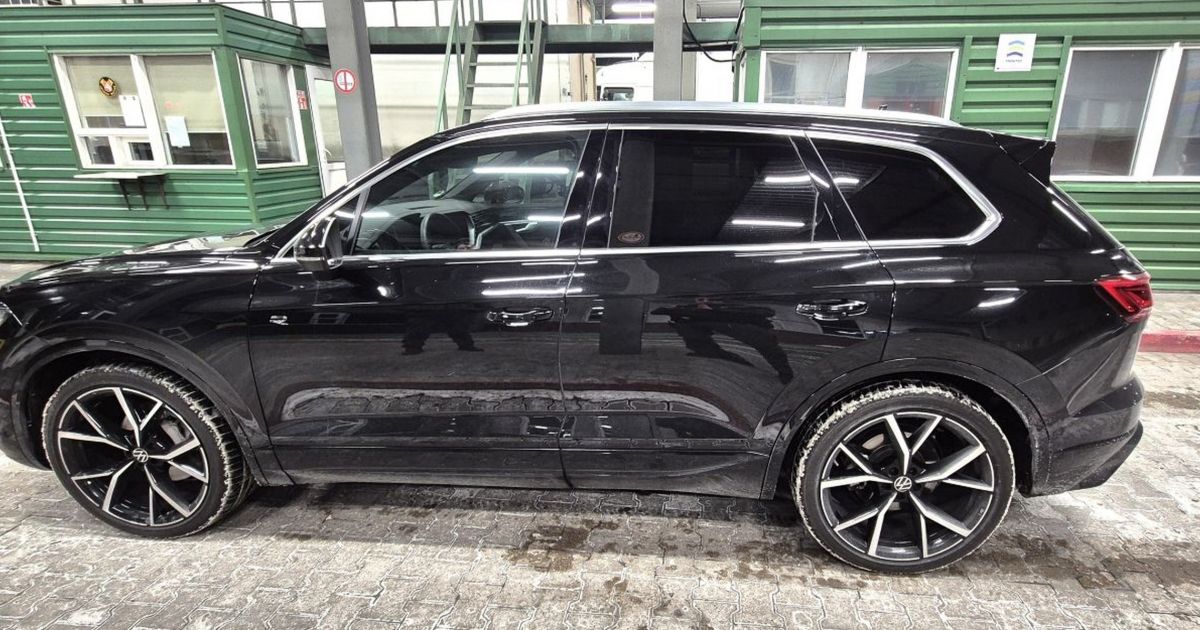 Pasieniečiai sulaikė ruso vairuotą Interpolo ieškomą visureigį - Respublika.lt