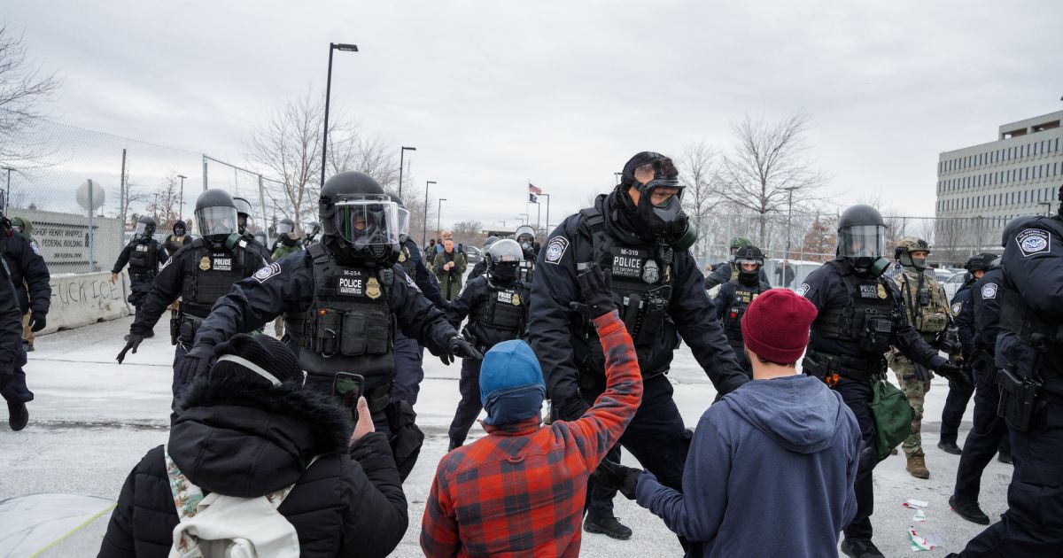 Viceprezidentas patvirtino: tarp sulaikytųjų per imigracijos tarnybos reidą yra penkiametis - Respublika.lt