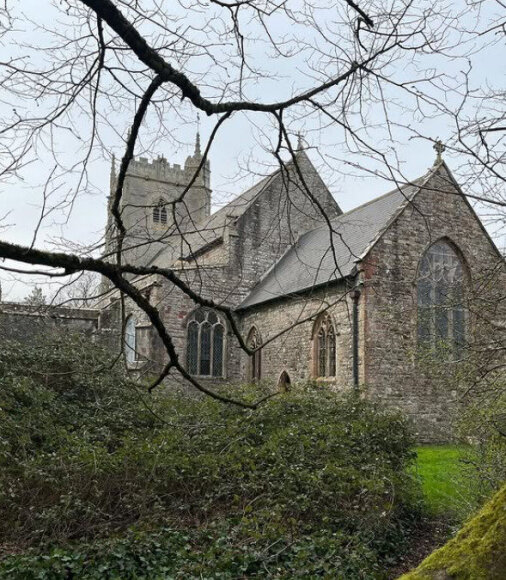 @operationrenovationoldstpeters instagramo nuotr. / Peterstone Wentlooge bažnyčia, Velsas