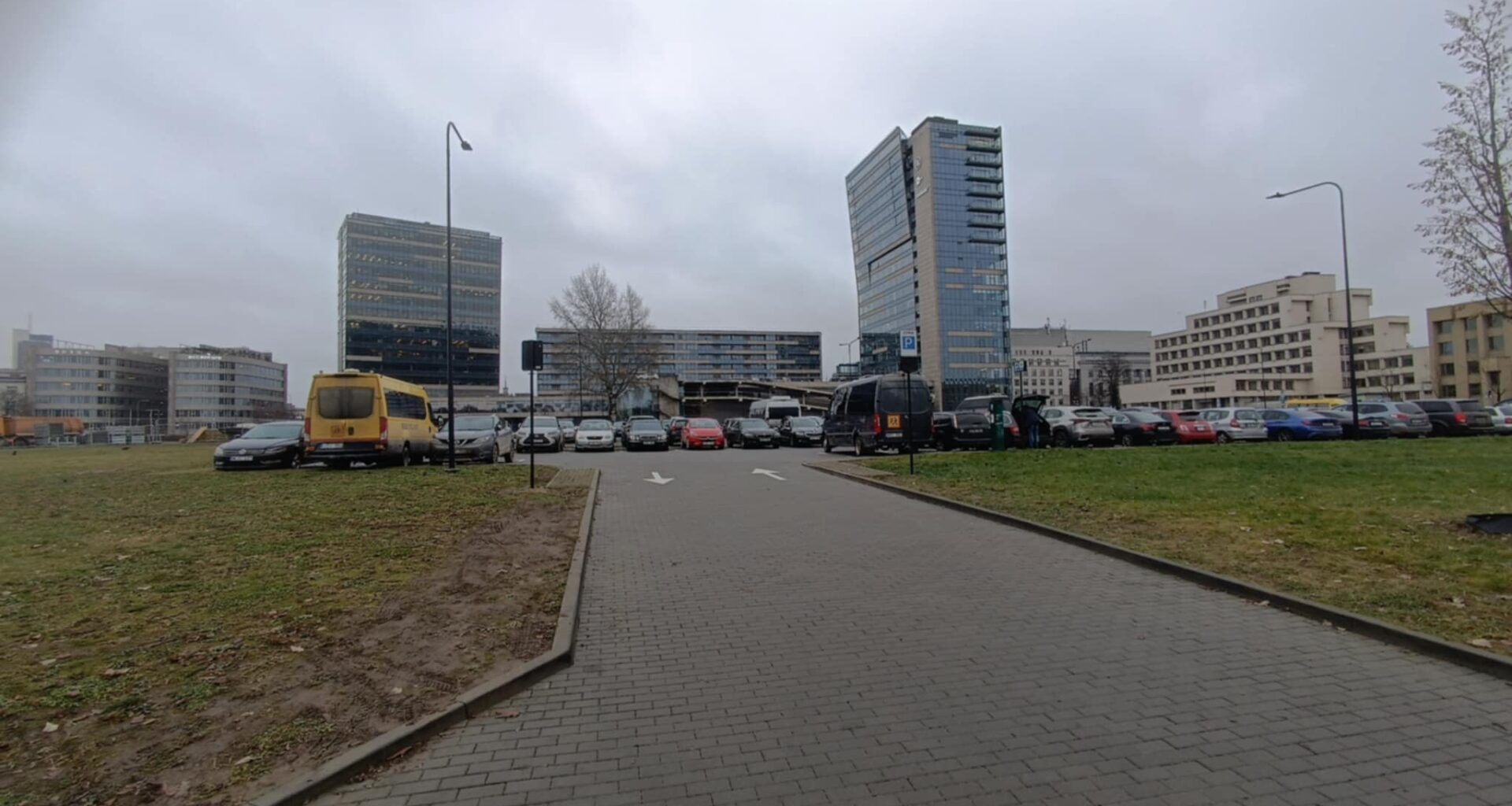 Vilniaus centre apmokestinama viena paskutinių nemokamų automobilių stovėjimo aikštelių