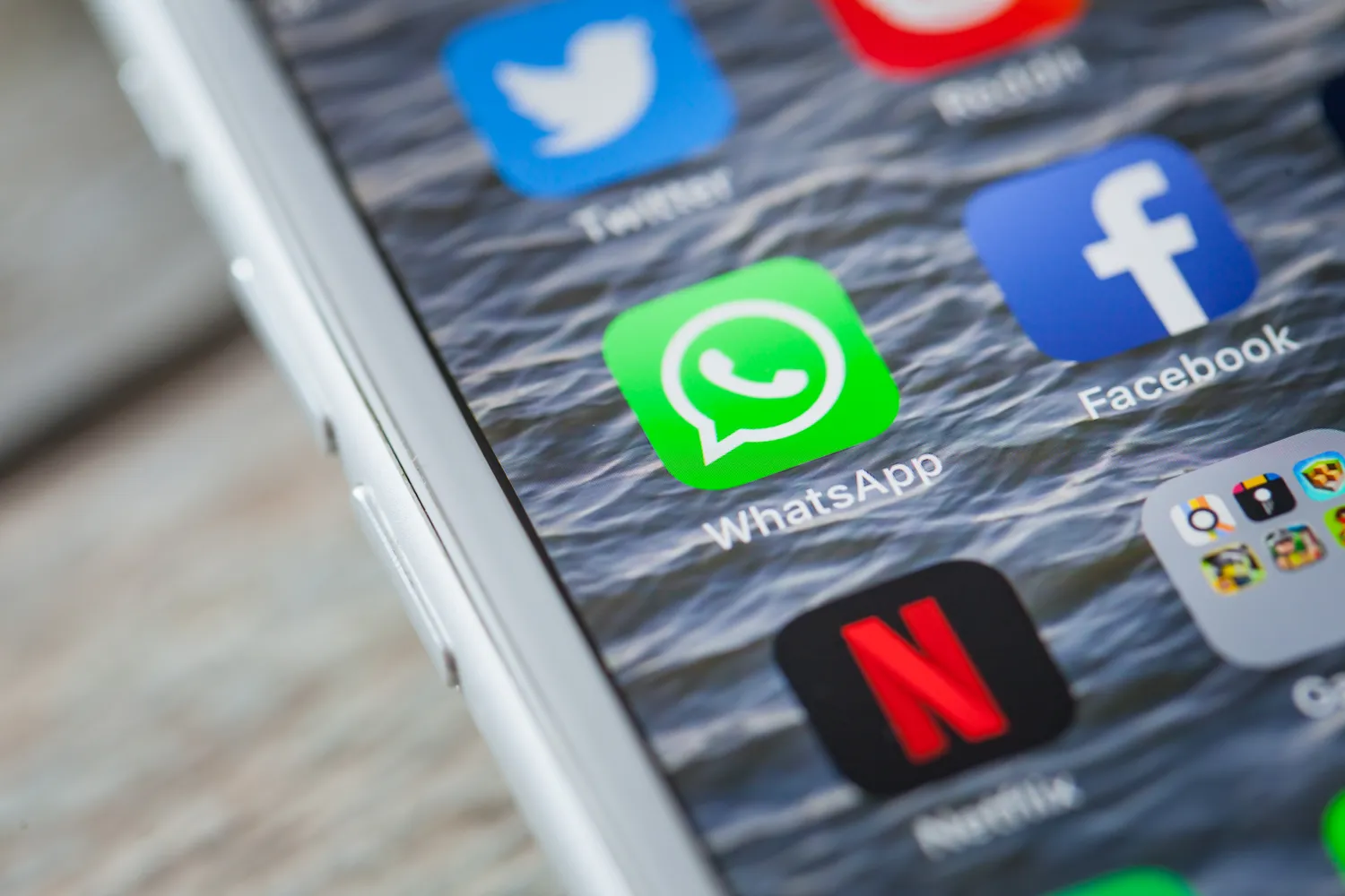 Džiugios naujienos iš WhatsApp / MichaelJayBerlin / Shutterstock.com