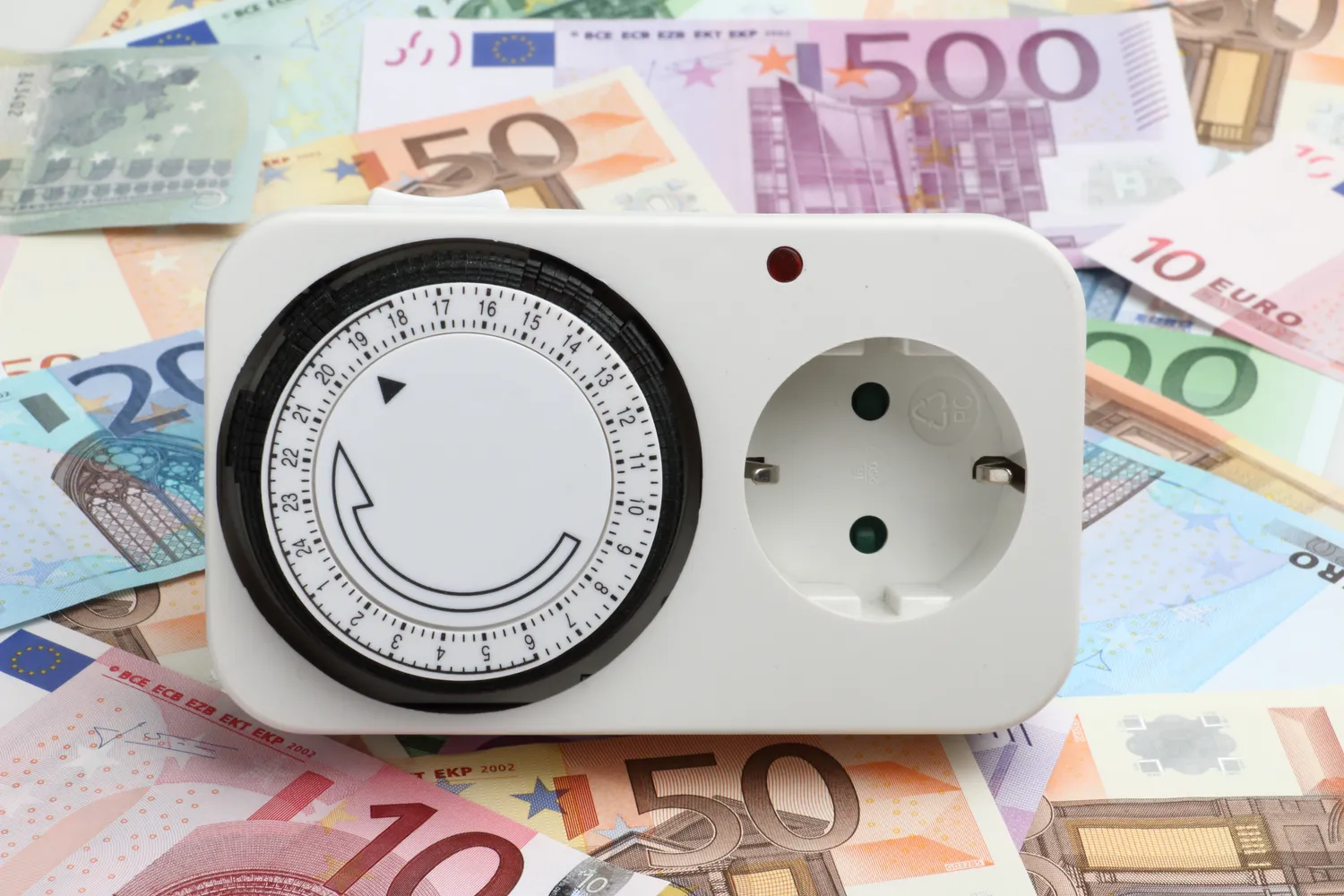 Elektros kištukas su laikmačiu