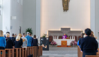 Kunigas pataria, kaip elgtis netikintiems žmonėms bažnyčioje: „Tai nėra nepagarba“ | Gyvenimas