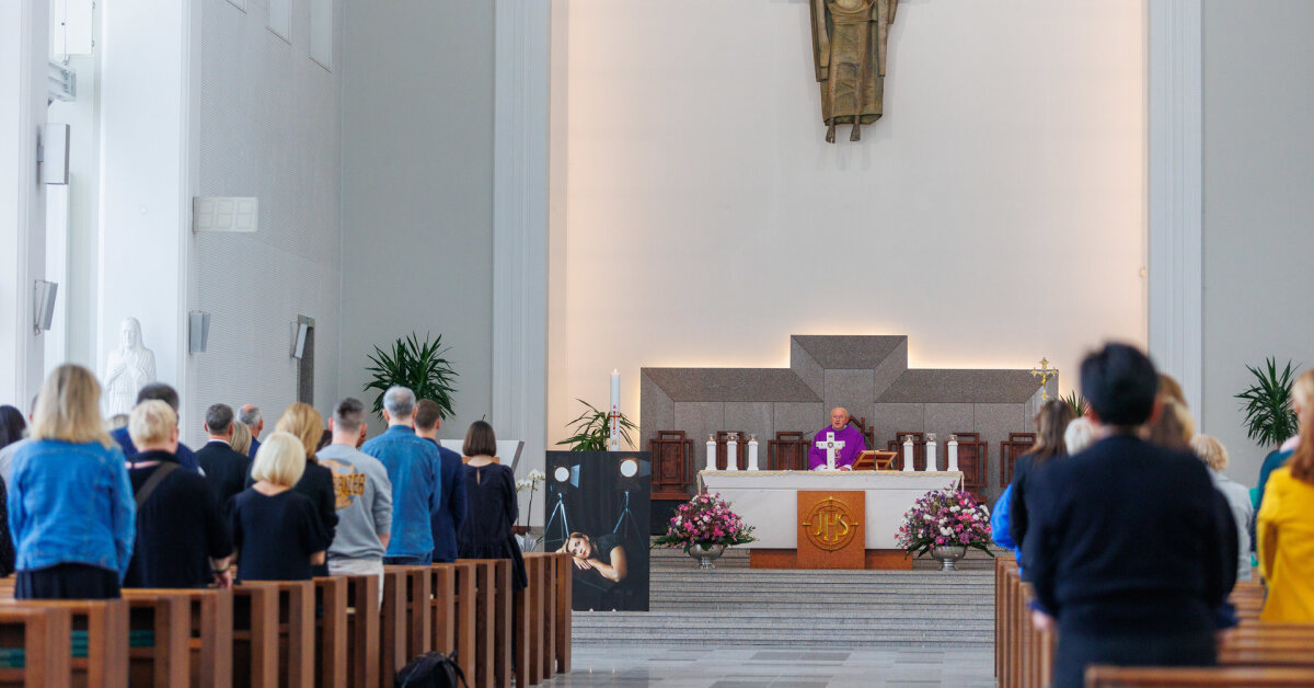 Kunigas pataria, kaip elgtis netikintiems žmonėms bažnyčioje: „Tai nėra nepagarba“ | Gyvenimas