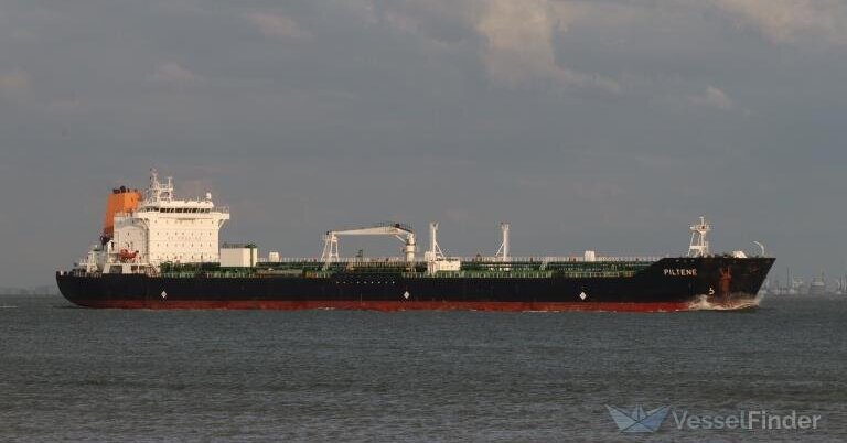 Tanklaivis su rusiška nafta tapo nevaldomas – galėjo atsitrenkti į bet ką