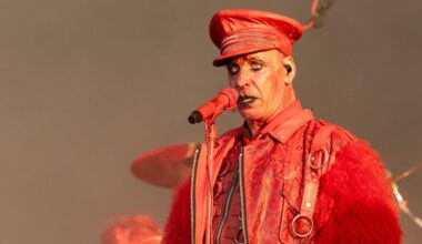 „Rammstein“ vokalisto koncerte – nemalonus „siurprizas“ rusui: „Iš visų jėgų sviedė į veidą“ | Vardai