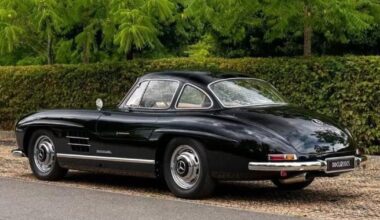 300 SL „Gullwing“- plieno sparnas, pakeitęs „Mercedes“