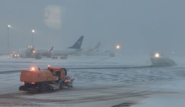 Į Vilnių per 12 valandų vėluoja šis lėktuvas: paaiškino, kodėl | Verslas