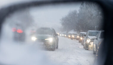 Pūgos ir vėjas sunkina eismą: perspėjimas visiems vairuotojams - 15min.lt