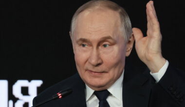 Zelenskis rėžė Putinui griežtai: tegul atvažiuoja į Kyjivą