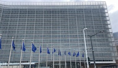 Dienos akcentai: ES apėjo Vengriją ir Slovakiją bei didžiausias algas gruodį mokėjusios įmonės - vz.lt