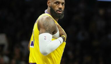 Jamesas vedė „Lakers“ į pergalę Reaveso sugrįžimo rungtynėse