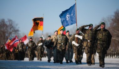 Kaune – NATO karių eisena ir iškilminga vėliavos perdavimo ceremonija