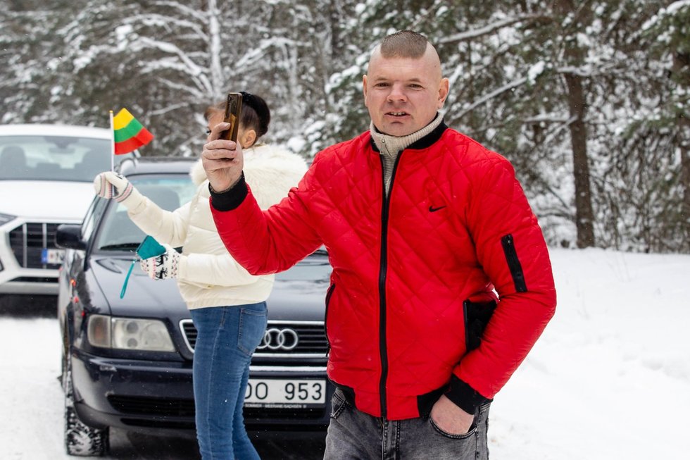 Gyvoji grandinė Kapčiamiestyje (Teodoras Biliūnas/ BNS nuotr.)