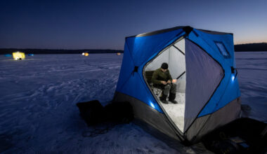 Naktinis reportažas nuo Kauno marių ledo: žvejų kaimelis nesitraukia ir per šalčiausias naktis