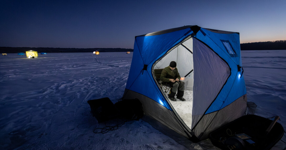 Naktinis reportažas nuo Kauno marių ledo: žvejų kaimelis nesitraukia ir per šalčiausias naktis
