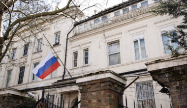 Po britų pasiuntinio išsiuntimo JK atšaukė Rusijos diplomato akreditaciją