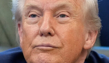 Donaldas Trumpas ragina Vladimirą Putiną nutraukti karą Ukrainoje, Maskvai atnaujinus atakas Kyjive