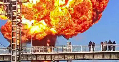 Rusijoje nuo bėgių nulėkė ir užsidegė traukinys: atsakomybę prisiėmė rusų partizanai