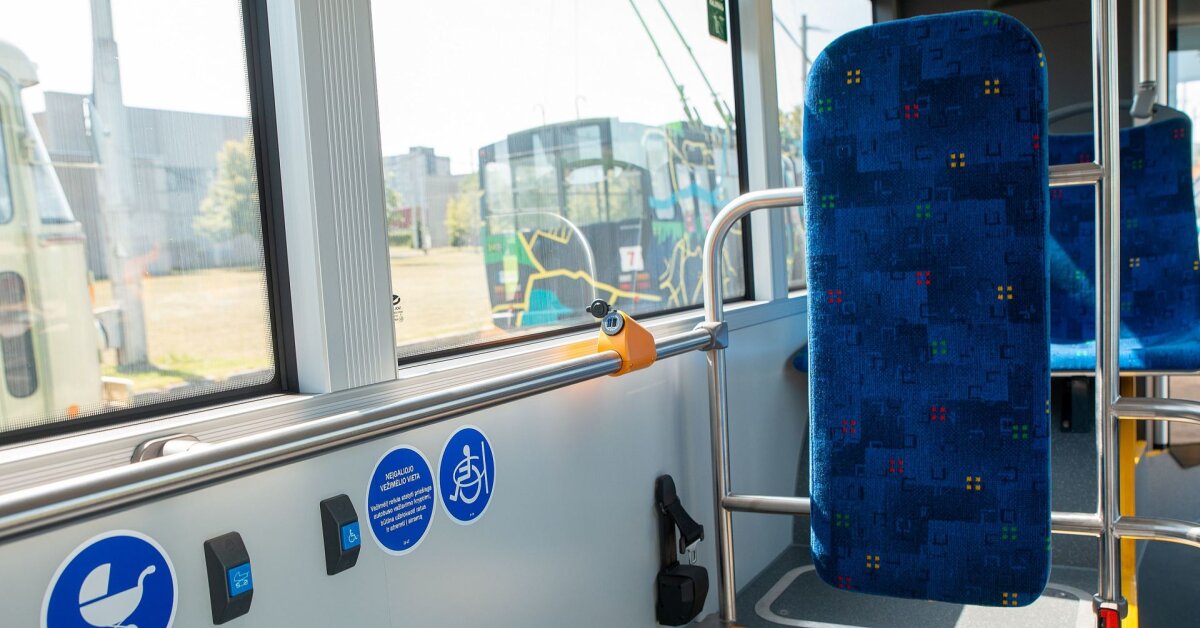 16 kartų teistas, turėjo ginklų, narkotikų: troleibusą apšaudžiusių kaunietį leista suimti