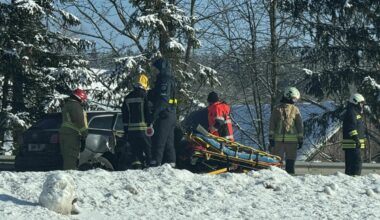 Avarija prie Balbieriškio: iš sudaužyto automobilio moterį išlaisvino ugniagesiai