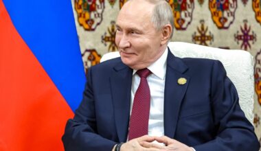 Šaltiniai: Ali Khamenei perdavė žinią Putinui