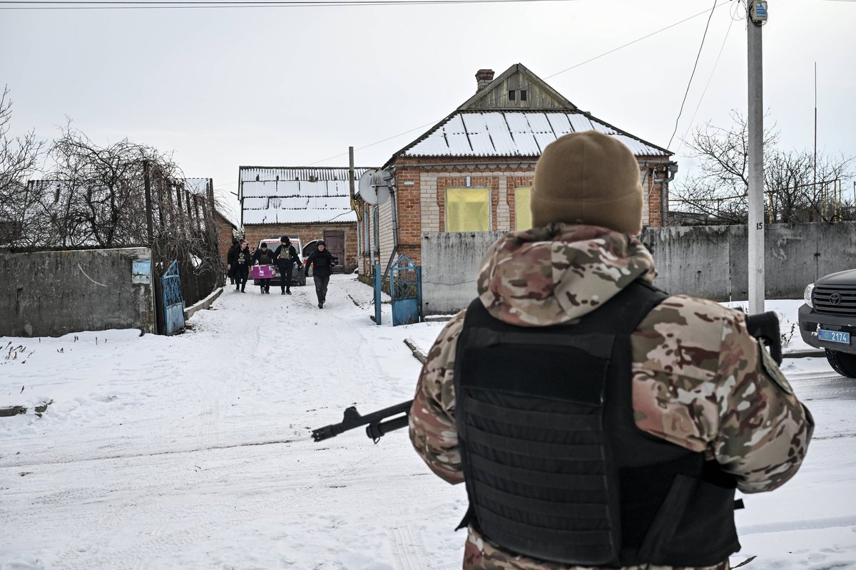 Ukrainoje sulaikyti grupės nariai, vežę karius iš tarnybos vietų į užsienį