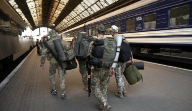 Karas Ukrainoje. Žiniasklaida: Ukraina ruošiasi kovoti dar 5–10 metų - Delfi