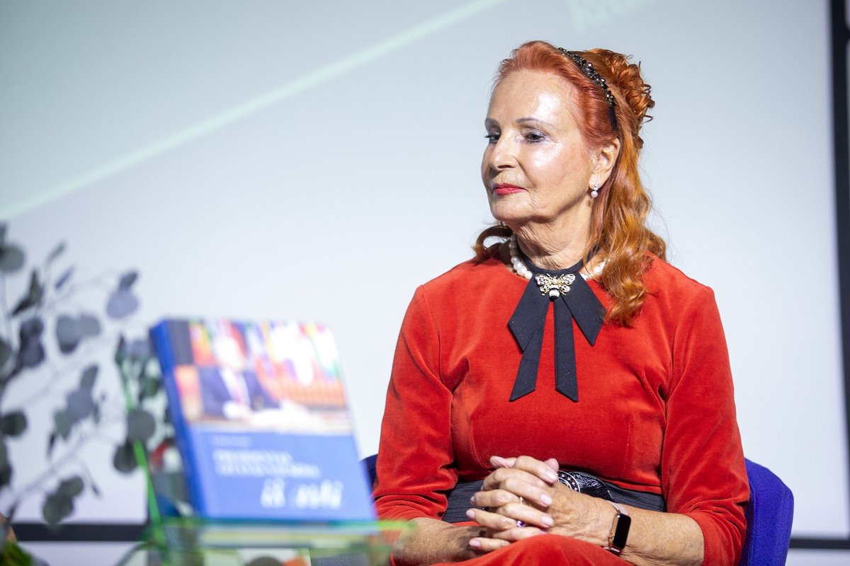 Lavaste: Knygų mugės organizatoriai uždraudė pardavinėti knygą apie Nausėdą