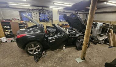 Dešimtys kratų, grynieji, prabangos prekės: tyrime dėl automobilių iš JAV sulaikyti 25 asmenys