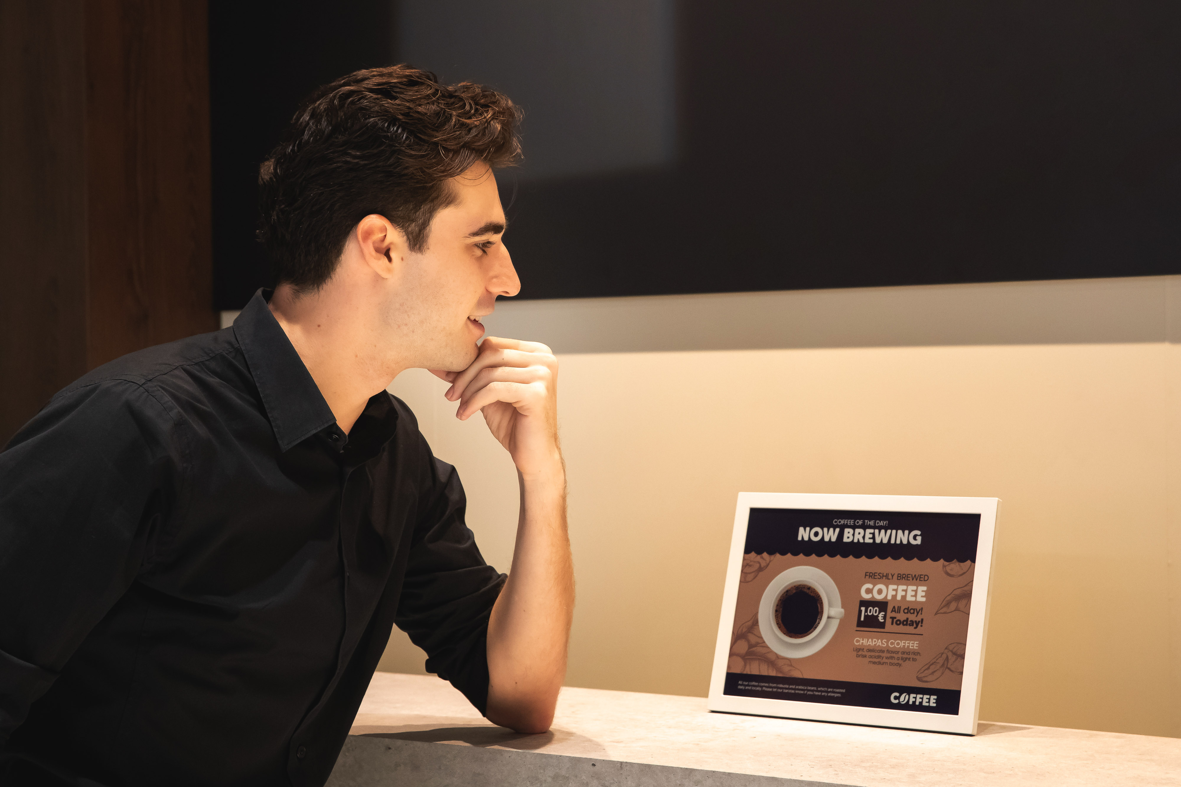 Samsung inovacija: „Color E-Paper“ ekranas – tvari alternatyva spausdintai reklamai