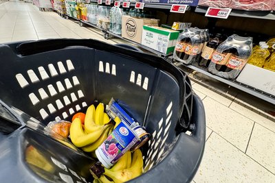 Pirkinių krepšelis parduotuvėje 