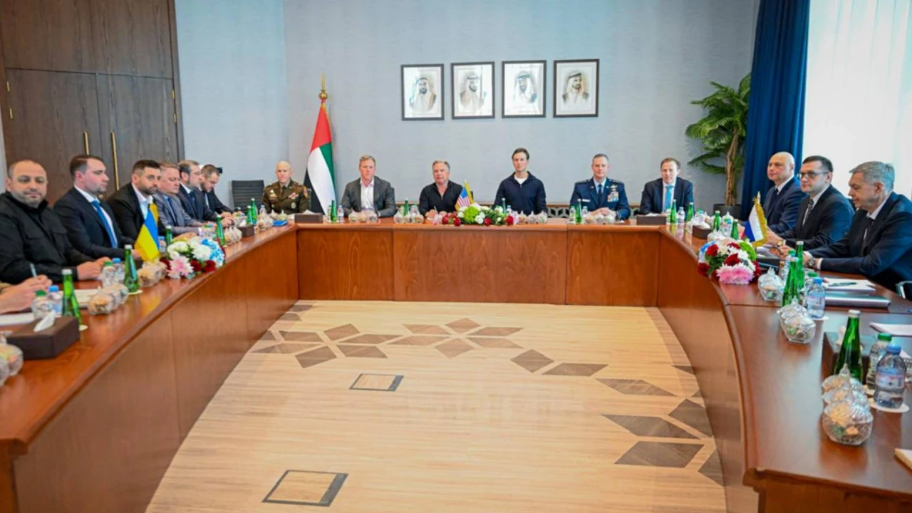 Po Abu Dabyje pasibaigusių derybų Ukraina ir Rusija pasikeitė belaisviais; ECB paliko galioti 2% palūkanų normą - vz.lt