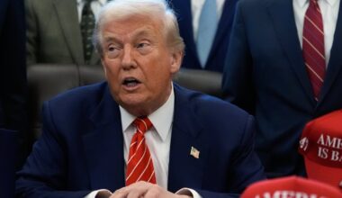 Karas Ukrainoje. Žiniasklaida: Ukraina ruošiasi tam, kad saugumo garantijos pasirodys bevertės - Delfi