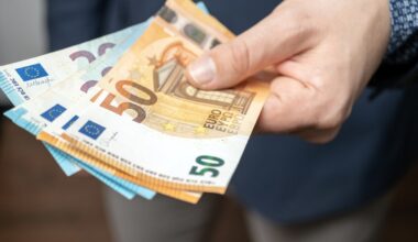 Praėjusį gruodį mažmeninė prekyba euro zonoje ir ES susitraukė 0,5 proc.