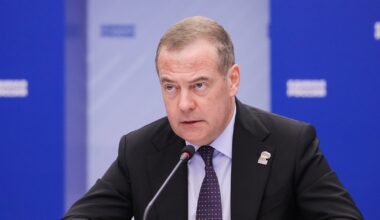 Medvedevas gąsdina pasaulį branduoline katastrofa