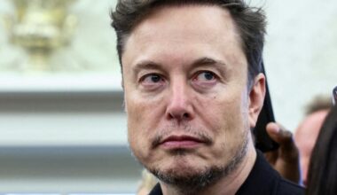 Elonas Muskas sujungė „SpaceX“ ir „xAI“: planusoe – kurti dirbtinio intelekto duomenų centrus kosmose