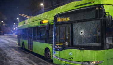 Kaune – ir vėl pavojingas incidentas: apšaudytas antras troleibusas