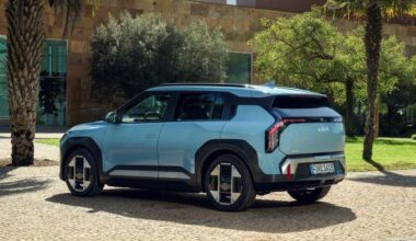 Kompaktiški, bet be įkrovimo nuvažiuoja toli: kurie elektromobiliai tai gali?