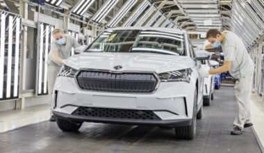 Istorinis „Škoda“ pardavimų šuolis: elektromobiliai iškėlė bendrovės automobilius į trejetuką