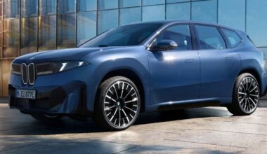 BMW rizika pasiteisino su kaupu: priversta skubiai didinti pajėgumus