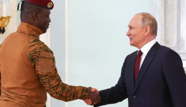 Naujas Trumpo ėjimas: bando atimti iš Putino „draugus“