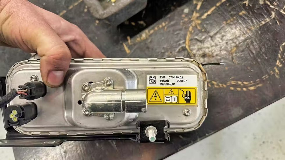 Sugedęs iš tinklo įkraunamas hibridas (nuotr. EV Clinic) 