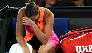 Apsiverkusi ir nusikeikusi Sabalenka: „Komandos nariai dabar vengia manęs“