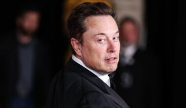 Muskas jungia „SpaceX“ ir „xAI“ mokslinės fantastikos vertiems kosmoso projektams