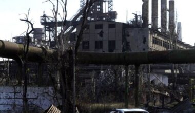 Rusai nori paversti „Azovstal“ propagandos simboliu