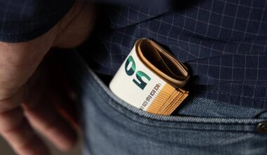 TOP straipsniai apie asmeninius finansus: trečia pensijų pakopa vietoj antros, investavimo žaidimas „IN.“