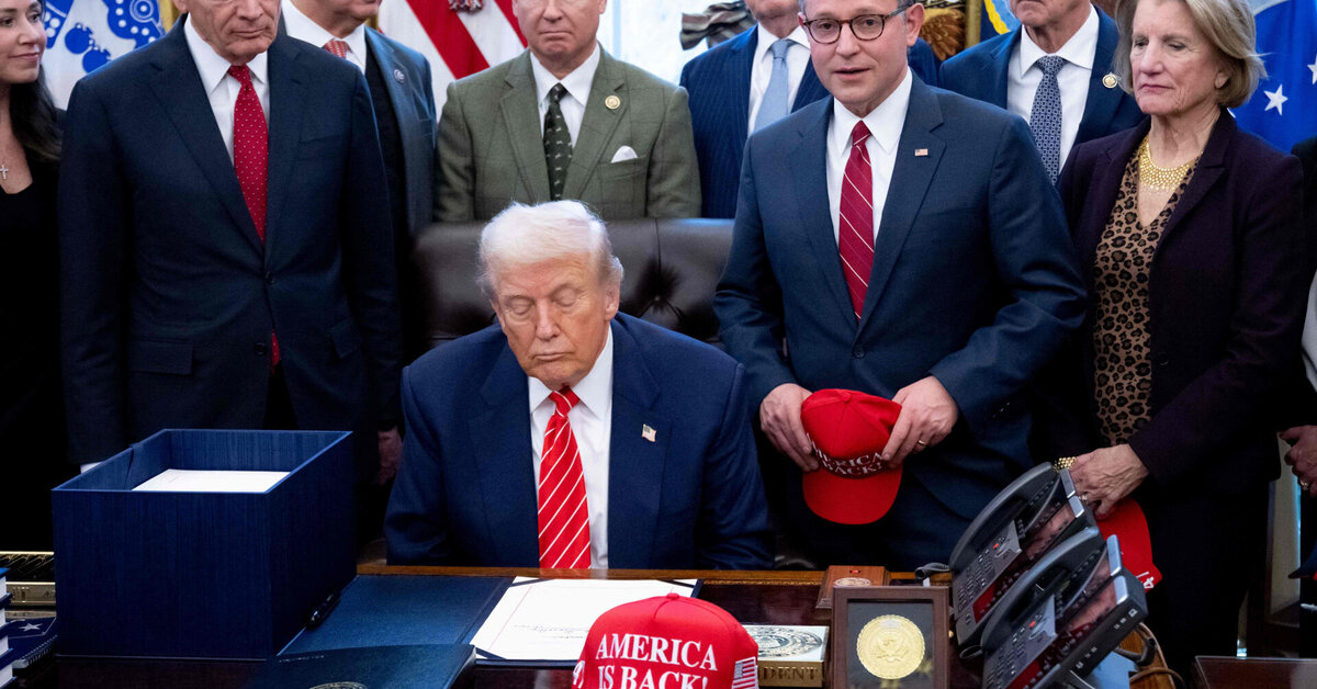 Donaldas Trumpas pasirašė išlaidų įstatymo projektą, kuriuo siekiama užbaigti vyriausybės uždarymą